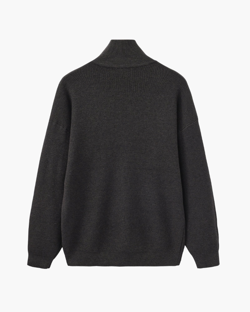 Raffinierter Strickpullover mit halbem Reißverschluss