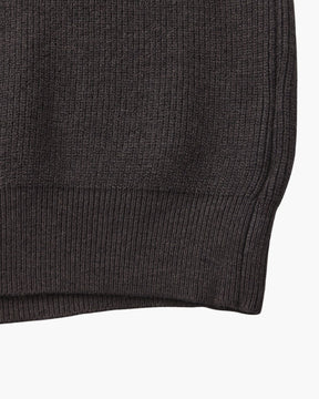 Raffinierter Strickpullover mit halbem Reißverschluss