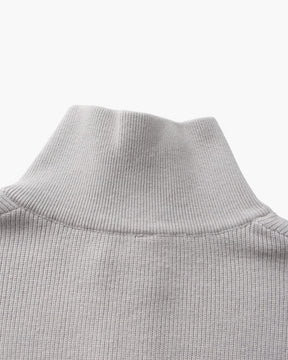 Raffinierter Strickpullover mit halbem Reißverschluss