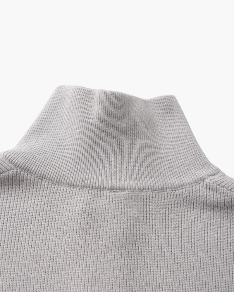 Raffinierter Strickpullover mit halbem Reißverschluss