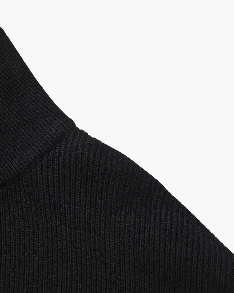Raffinierter Strickpullover mit halbem Reißverschluss