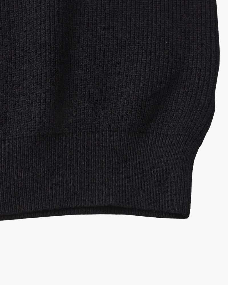 Raffinierter Strickpullover mit halbem Reißverschluss