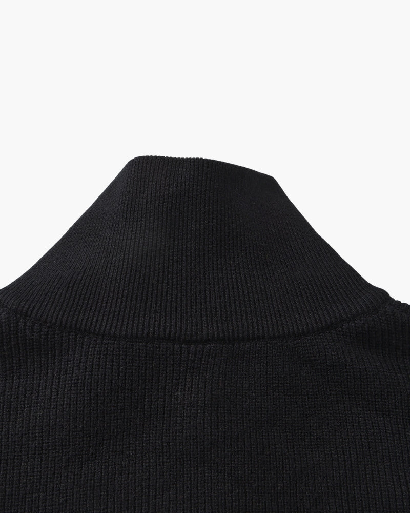 Raffinierter Strickpullover mit halbem Reißverschluss